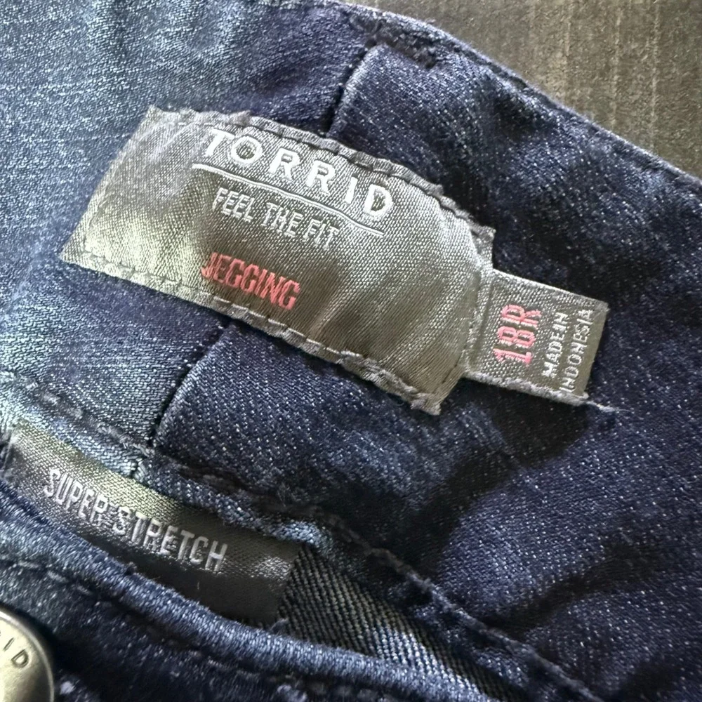 Torrid Feel The Fit Jeggings Super Stretch Cropped Dark Wash Denim‎ Size 18R